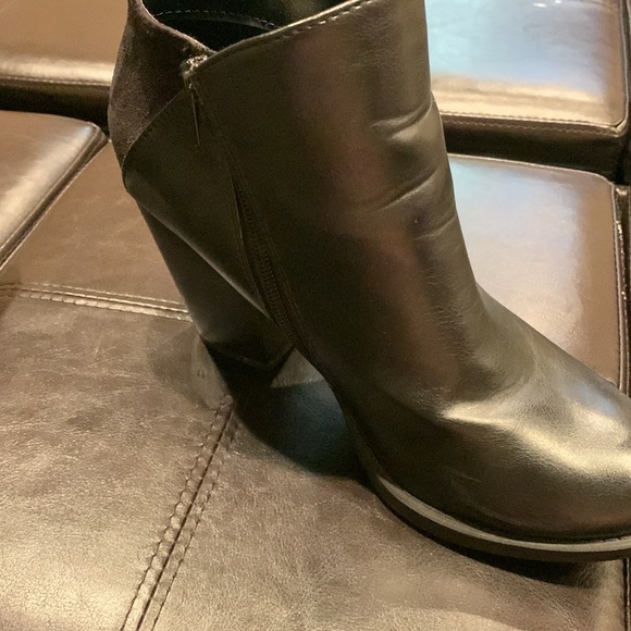 Black ankle bootie, 3 inch heel, size 9 - Picture 6 of 9